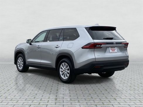 Certified 2025 Toyota Grand Highlander XLE image 4