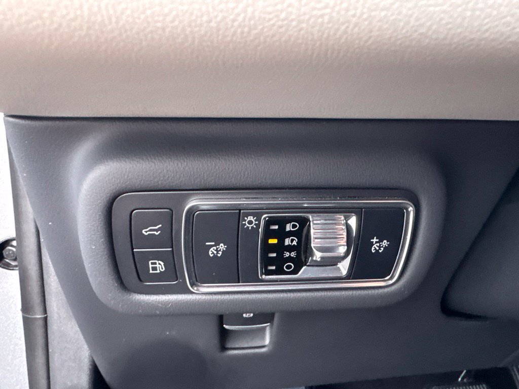 Used 2024 Lincoln Nautilus Reserve w/ Equipment Group 202A AWD/4WD image 17