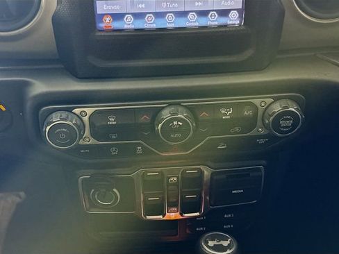Used 2021 Jeep Wrangler Unlimited Freedom Edition image 15