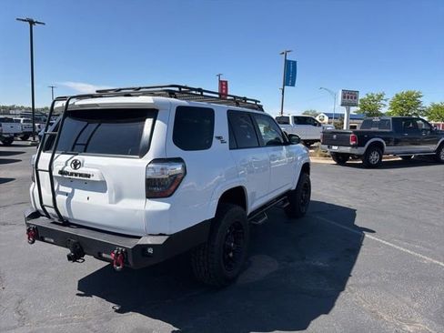 Used 2016 Toyota 4Runner SR5 AWD/4WD image 13