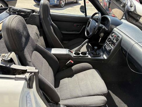 Used 1993 MAZDA MX-5 Miata RWD image 9