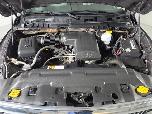 Used 2022 RAM 1500 Classic SLT AWD/4WD image 13