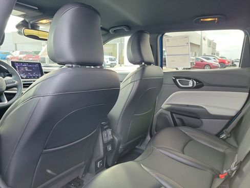 Used 2023 Jeep Compass Limited image 15