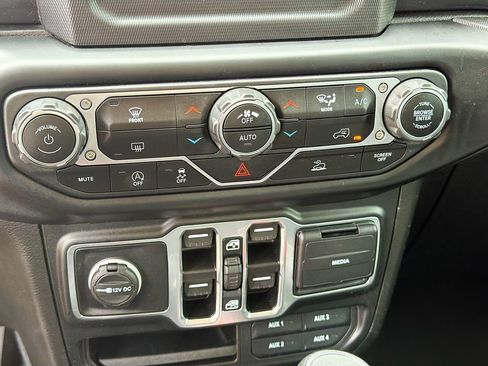 Used 2022 Jeep Gladiator Sport AWD/4WD image 27
