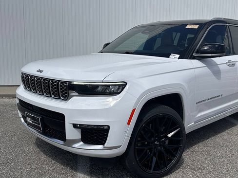 Used 2023 Jeep Grand Cherokee L Summit AWD/4WD image 2
