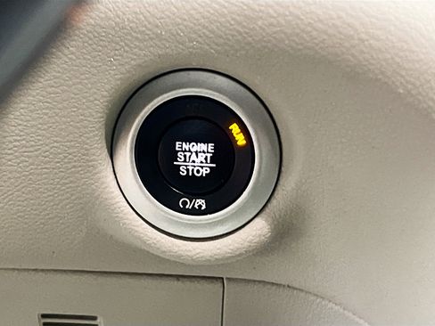 Used 2020 Chrysler Pacifica Touring-L w/ Premium Audio Group image 24