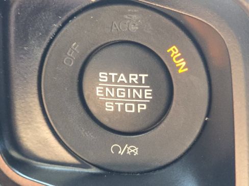Used 2024 Jeep Wrangler Unlimited Sahara AWD/4WD image 33