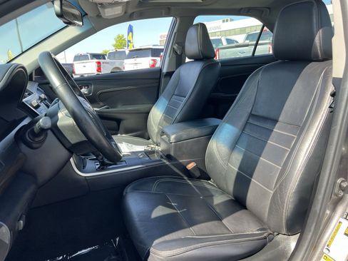 Used 2016 Toyota Camry XLE FWD image 11