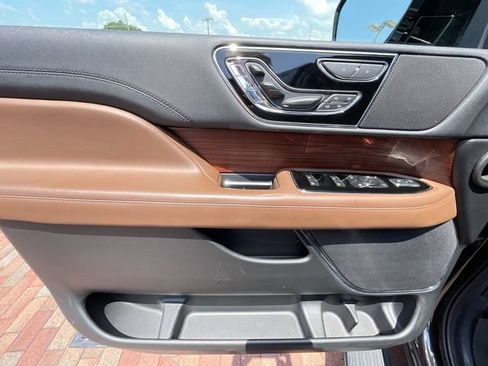 Used 2022 Lincoln Navigator Reserve AWD/4WD image 10