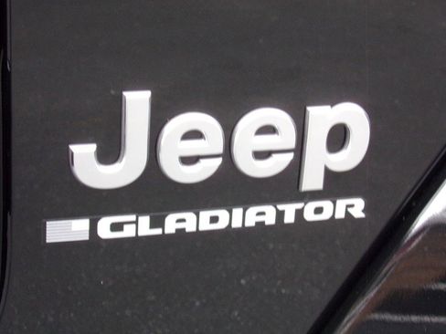 Used 2023 Jeep Gladiator Overland w/ Cold Weather Group image 26