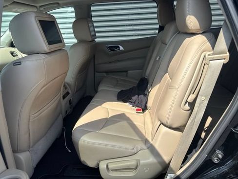 Used 2017 Nissan Pathfinder Platinum w/ Family Entertainment Package FWD image 9