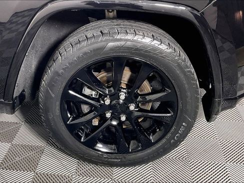 Used 2020 Jeep Grand Cherokee Altitude RWD image 11