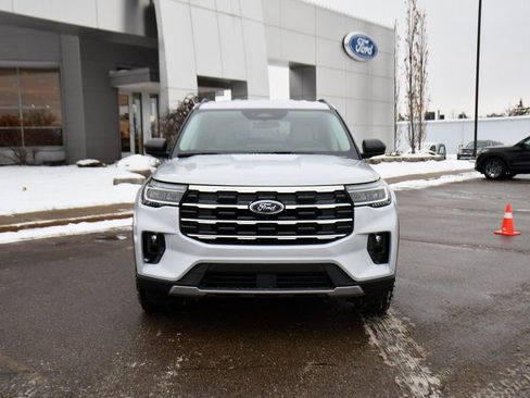 Used 2026 Ford Explorer Active w/ Active Comfort Package image 10