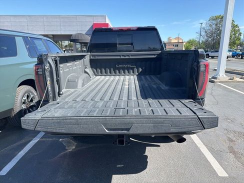 Used 2025 GMC Sierra 2500 AT4 w/ AT4 Premium Plus Package AWD/4WD image 8