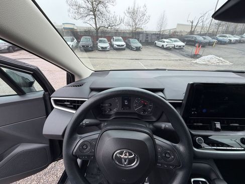 Used 2025 Toyota Corolla LE image 33