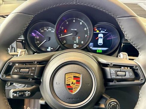 Certified 2026 Porsche Macan AWD/4WD image 13