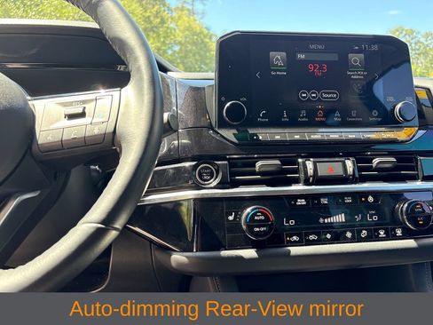Used 2023 Nissan Pathfinder SL AWD/4WD image 14
