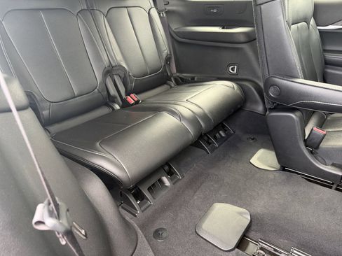 Used 2023 Jeep Grand Cherokee L Limited w/ Luxury Tech Group II AWD/4WD image 19