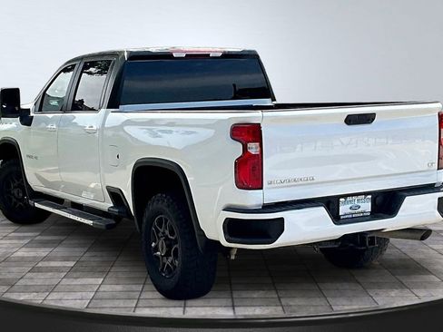 Used 2023 Chevrolet Silverado 2500 LT w/ Convenience Package AWD/4WD image 4