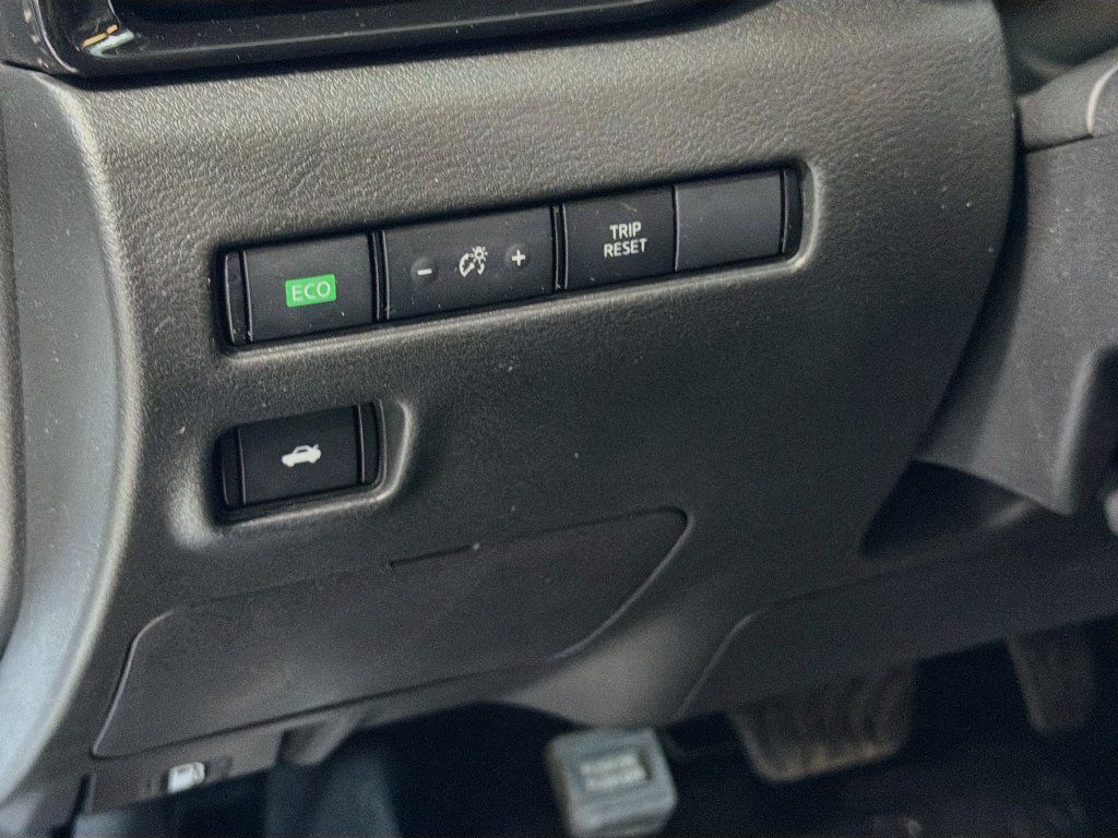 Used 2024 Nissan Sentra SR w/ SR Premium Package FWD image 12