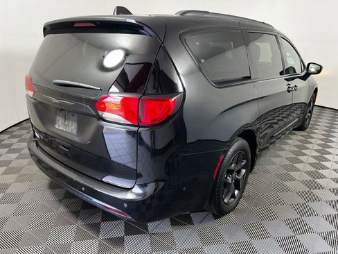 Used 2020 Chrysler Pacifica Touring-L Plus w/ Advanced Safetytec Group FWD image 5