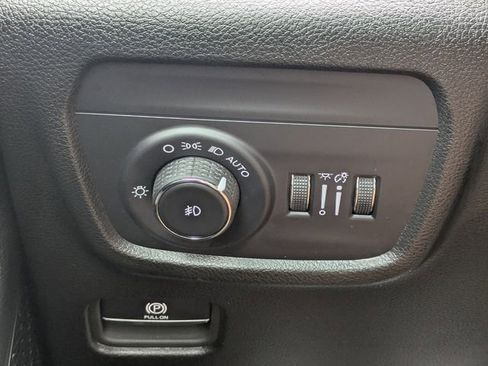 Used 2024 Jeep Grand Cherokee L Limited w/ Black Appearance Package image 23