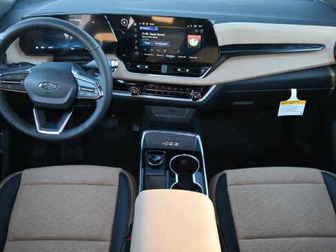 New 2026 Chevrolet Equinox ACTIV w/ Convenience Package III AWD/4WD image 3
