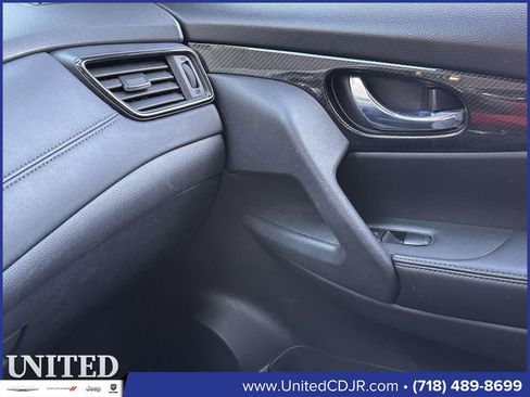 Used 2018 Nissan Rogue SL image 28