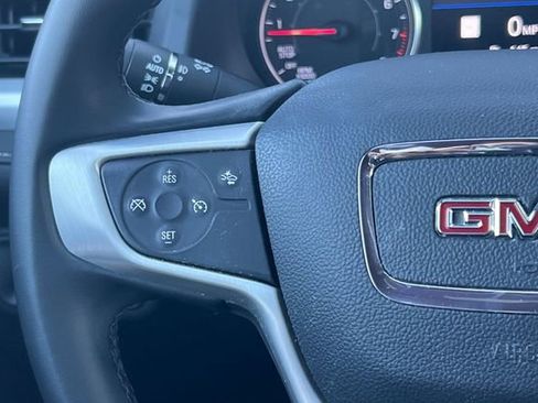 Used 2023 GMC Acadia SLT image 32