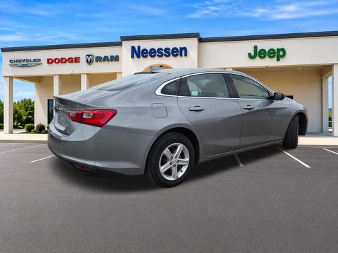 Used 2024 Chevrolet Malibu LT FWD image 7