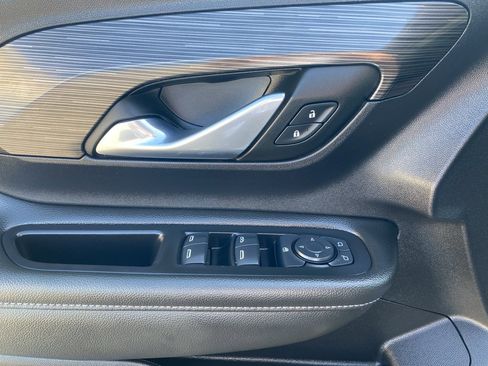 Used 2024 GMC Terrain SLE image 25