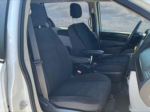 Used 2020 Dodge Grand Caravan SE FWD image 23