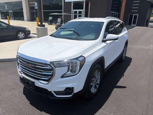 Used 2024 GMC Terrain SLT AWD/4WD image 2