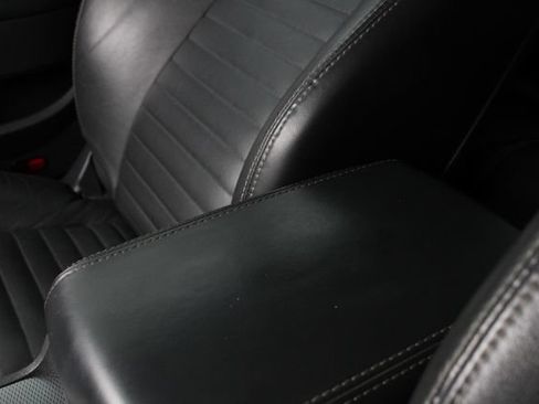 Used 2011 Dodge Challenger R/T RWD image 17