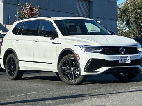 Used 2022 Volkswagen Tiguan SE R-Line image 2