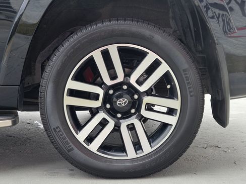 Used 2022 Toyota 4Runner Limited image 29