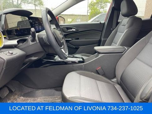 Used 2024 Chevrolet Trax LT w/ Driver Confidence Package FWD image 6