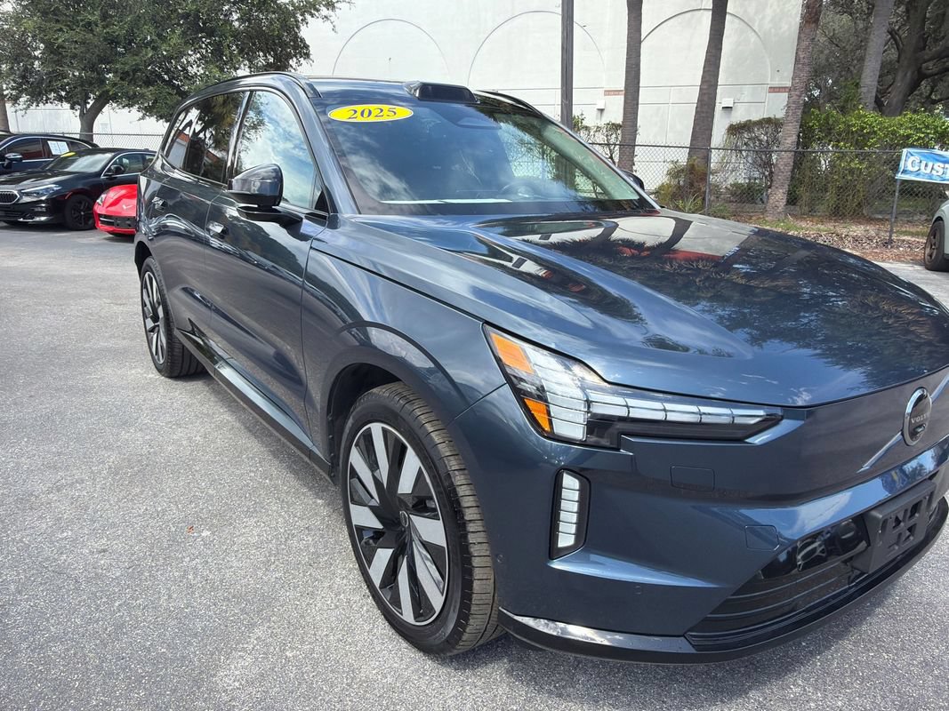 Used 2025 Volvo EX90 Ultra AWD/4WD image 7