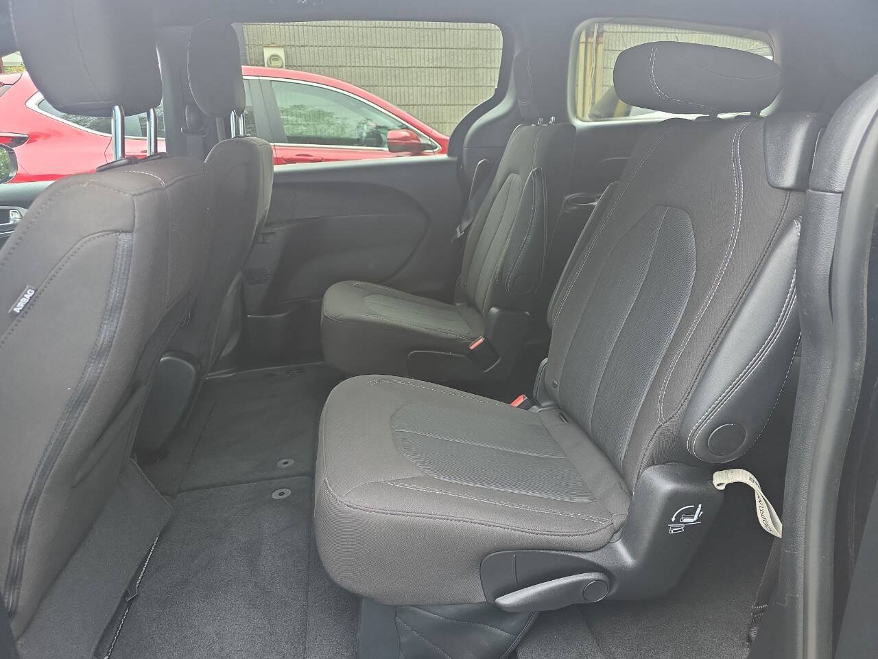 Used 2024 Chrysler Pacifica Touring FWD image 10