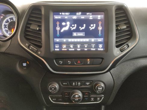 Used 2023 Jeep Cherokee Altitude Lux image 25