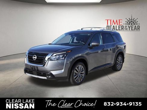 Certified 2025 Nissan Pathfinder SL w/ SL Premium Package FWD image 3