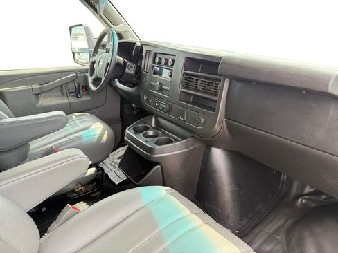 Used 2018 Chevrolet Express 3500 w/ Power Convenience Package RWD image 13
