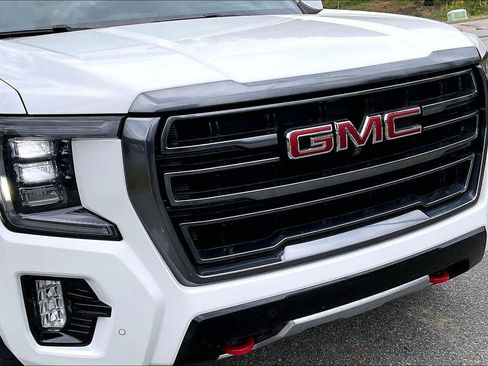 Used 2023 GMC Yukon XL AT4 w/ AT4 Premium Plus Package AWD/4WD image 28