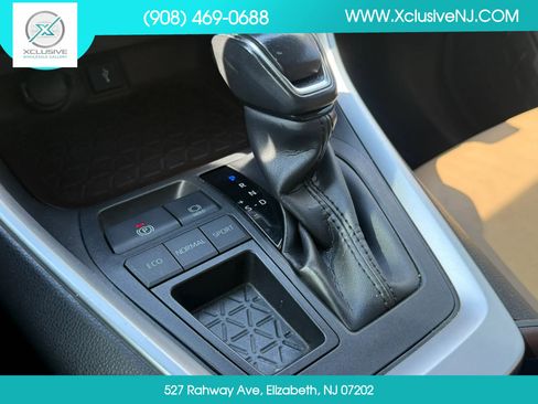 Used 2020 Toyota RAV4 Limited FWD image 19