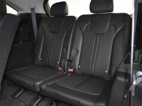 Certified 2025 Kia Sorento S image 11