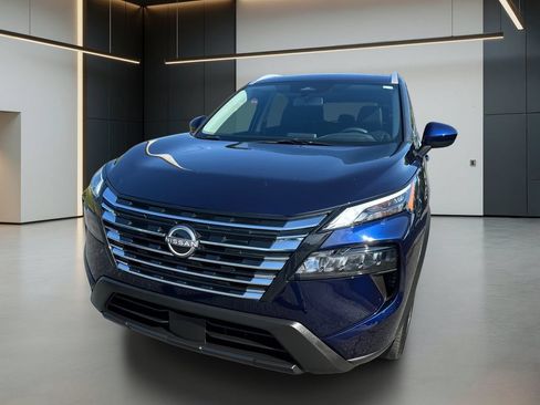 Used 2025 Nissan Rogue SV w/ SV Premium Package FWD image 11