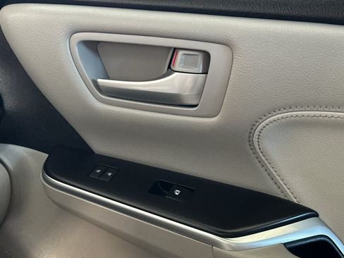 Used 2017 Toyota Camry XLE w/ Moonroof Package FWD image 20