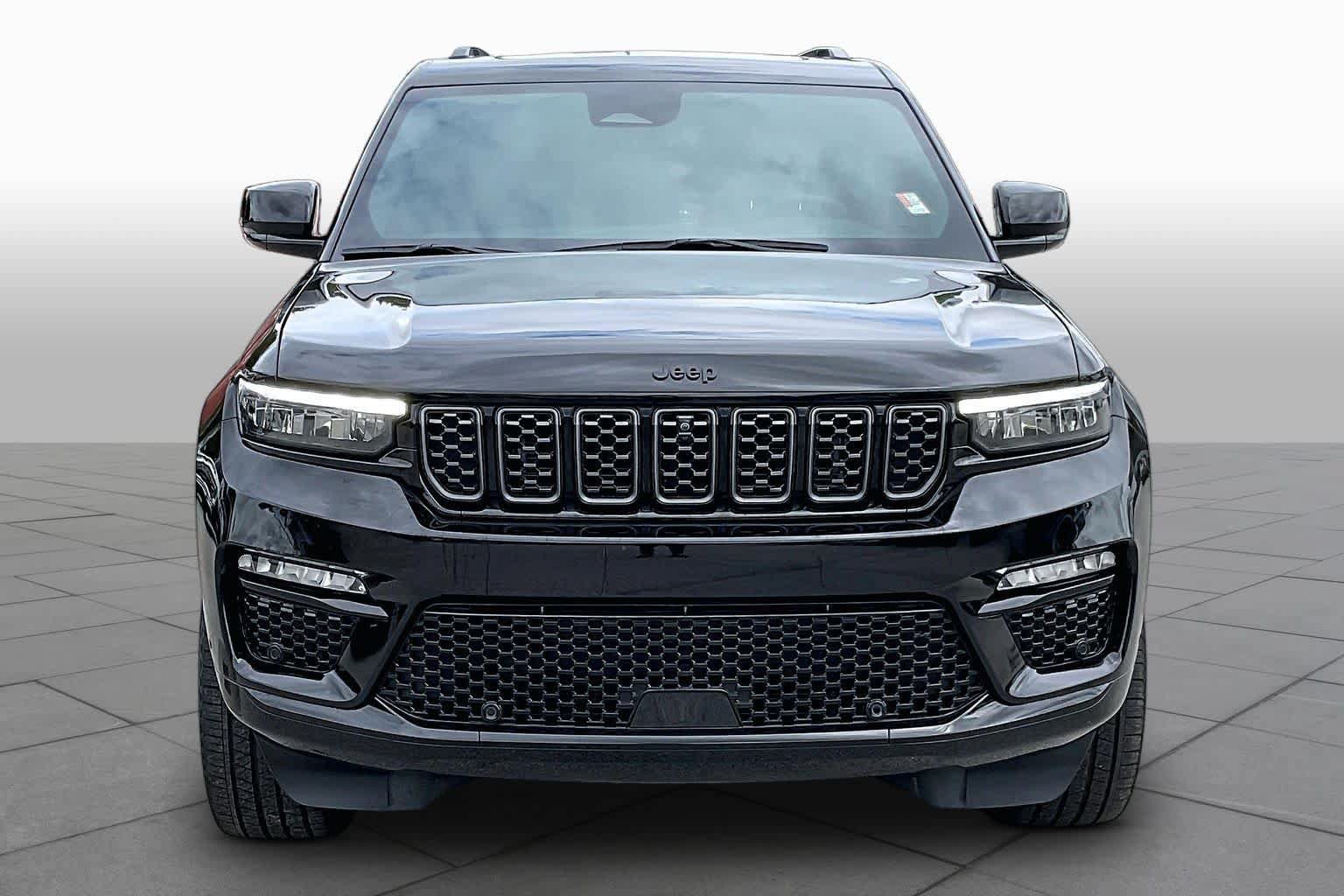 Used 2025 Jeep Grand Cherokee Summit w/ Obsidian Package AWD/4WD image 4