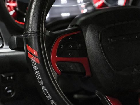 Used 2015 Dodge Challenger SXT image 13