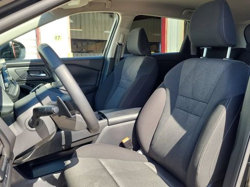 Certified 2025 Nissan Rogue SV FWD image 28